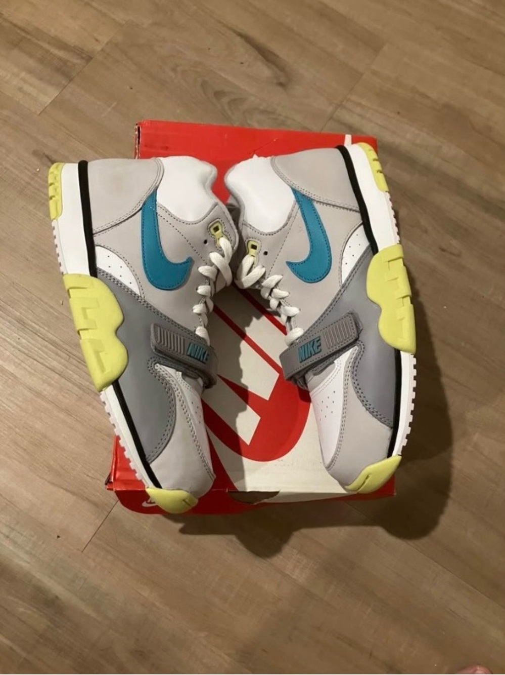 Nike Mens Air Max Trainer  - White, Gray, Teal & Yellow Sz 10